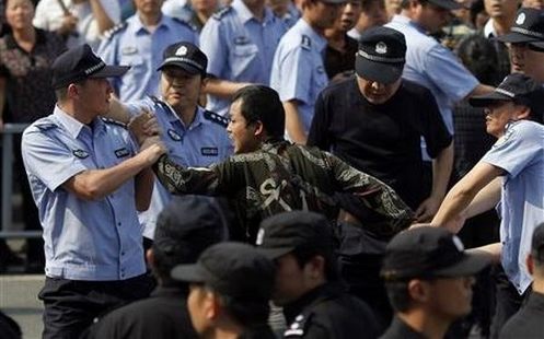 Prisión para 14 miembros de una secta que cree que Jesús es una mujer china Prisión para 14 miembros de una secta que cree que Jesús es una mujer china
