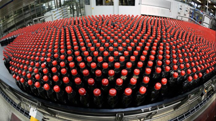 Caos cambiario venezolano le cuesta 95% de los ingresos a embotelladora de Coca-Cola Caos cambiario venezolano le cuesta 95% de los ingresos a embotelladora de Coca-Cola