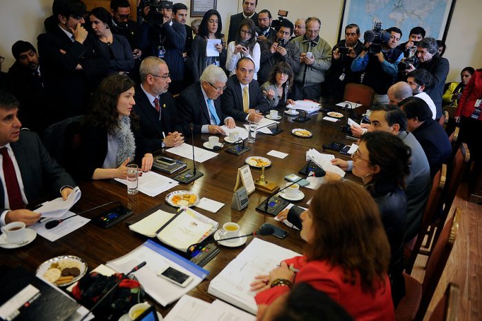 Carrera docente: Comisión de Educación rechaza idea de legislar y propina fuerte derrota al Mineduc y al PC Carrera docente: Comisión de Educación rechaza idea de legislar y propina fuerte derrota al Mineduc y al PC
