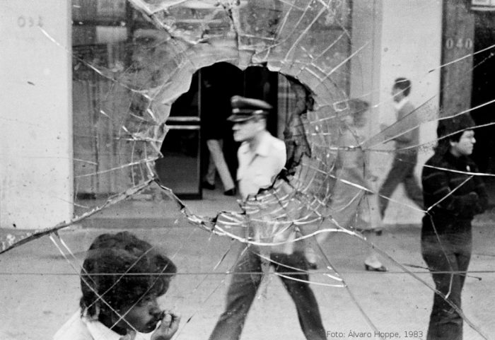 Exposición en el GAM retrata la violencia cotidiana durante la dictadura de Pinochet Exposición en el GAM retrata la violencia cotidiana durante la dictadura de Pinochet