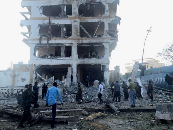Trece muertos deja ataque de Al Shabab contra hotel en Somalía Trece muertos deja ataque de Al Shabab contra hotel en Somalía