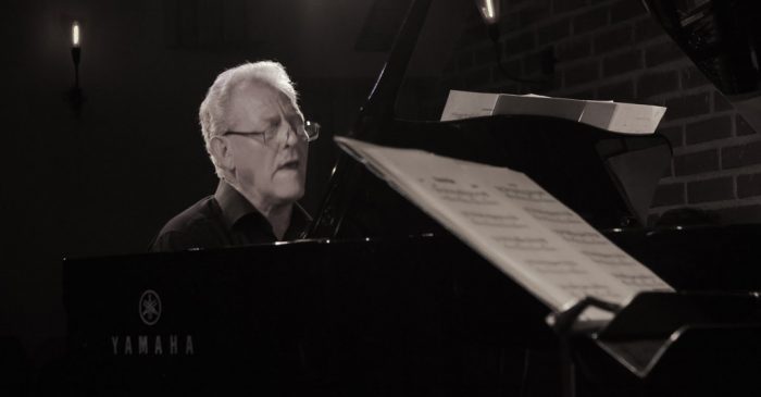 Muere pianista John Taylor tras sufrir un infarto cuando tocaba jazz en Francia Muere pianista John Taylor tras sufrir un infarto cuando tocaba jazz en Francia