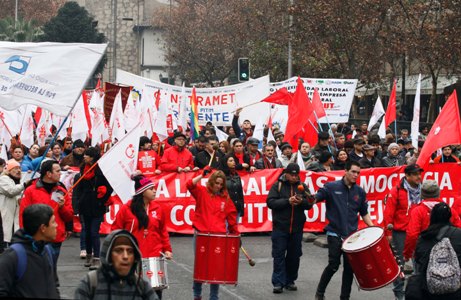 CUT marcha en demanda de una nueva Constitución y reforma laboral CUT marcha en demanda de una nueva Constitución y reforma laboral