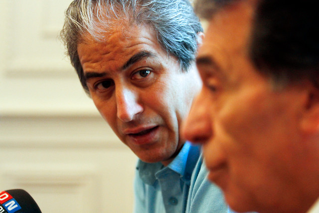 Oficialismo no logra retomar control del Colegio de Profesores: docentes se subirán a mesa tripartita, pero continuarán en paro Oficialismo no logra retomar control del Colegio de Profesores: docentes se subirán a mesa tripartita, pero continuarán en paro