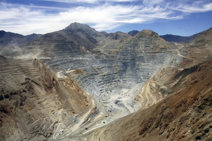 Revés para minera de Grupo Luksic en disputa con Glencore: Sernageomin dice que no encargaron ni validaron estudio de SGS Revés para minera de Grupo Luksic en disputa con Glencore: Sernageomin dice que no encargaron ni validaron estudio de SGS