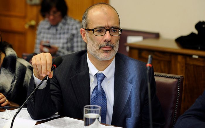 Economistas: los falsos ídolos y la dictadura de los números Economistas: los falsos ídolos y la dictadura de los números