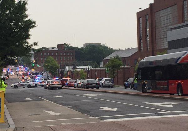 Policía cerca complejo militar en Washington aparentemente por hombre armado Policía cerca complejo militar en Washington aparentemente por hombre armado