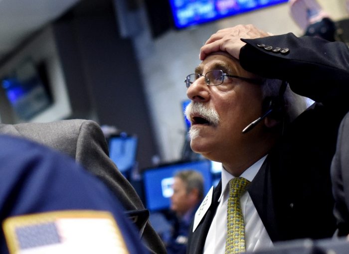 Lunes negro: acciones caen en todo el mundo y en Chile la Bolsa anota novena jornada de pérdidas Lunes negro: acciones caen en todo el mundo y en Chile la Bolsa anota novena jornada de pérdidas