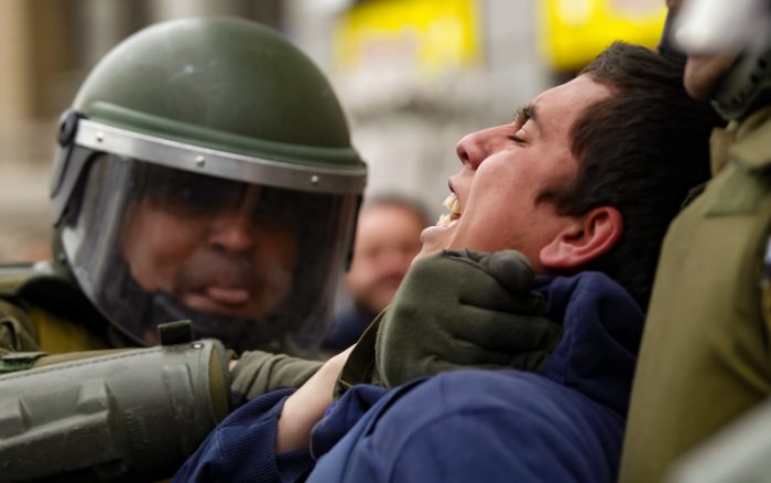 Torturas en democracia: los casos que denuncian la brutalidad de carabineros contra civiles Torturas en democracia: los casos que denuncian la brutalidad de carabineros contra civiles