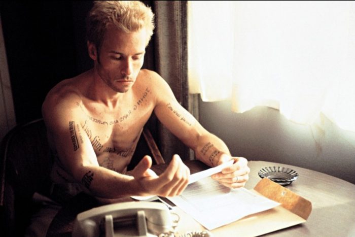 «Memento» opera prima de Christopher Nolan en Cine Arte Normandie, 1 de septiembre «Memento» opera prima de Christopher Nolan en Cine Arte Normandie, 1 de septiembre