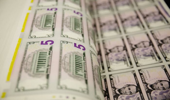 Economía de EE.UU. crece menos de lo esperado en 2T y mercado apuesta a que FED no se apurará en subir tasas Economía de EE.UU. crece menos de lo esperado en 2T y mercado apuesta a que FED no se apurará en subir tasas