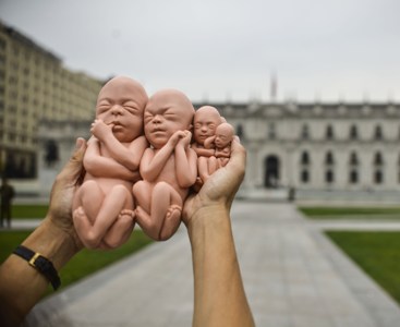 Fuerte rechazo en Twitter a declaración de obispos contra el aborto Fuerte rechazo en Twitter a declaración de obispos contra el aborto