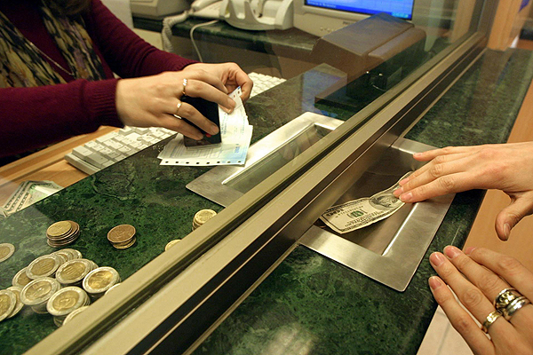 Peso chileno fue la moneda emergente más golpeada tras alza de tasa de la Fed: dólar subió más $10 este jueves en mercado local Peso chileno fue la moneda emergente más golpeada tras alza de tasa de la Fed: dólar subió más $10 este jueves en mercado local