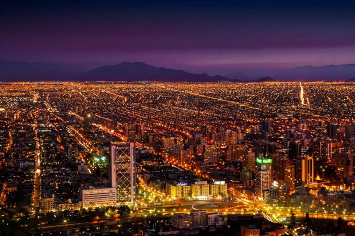 Desaceleración no frenó liderazgo de Chile como receptor de inversiones y como líder en inversión en el exterior Desaceleración no frenó liderazgo de Chile como receptor de inversiones y como líder en inversión en el exterior