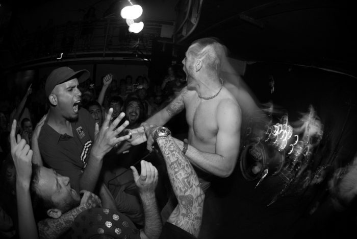 La canción punk chilena: el medio que marcó generaciones que no se identificaron con la oficialidad ni la oposición La canción punk chilena: el medio que marcó generaciones que no se identificaron con la oficialidad ni la oposición