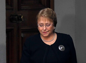 Bachelet sigue bajando: 20% de aprobación en la Cadem