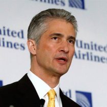 Trafico de influencias fuerza renuncia de CEO de United Airlines