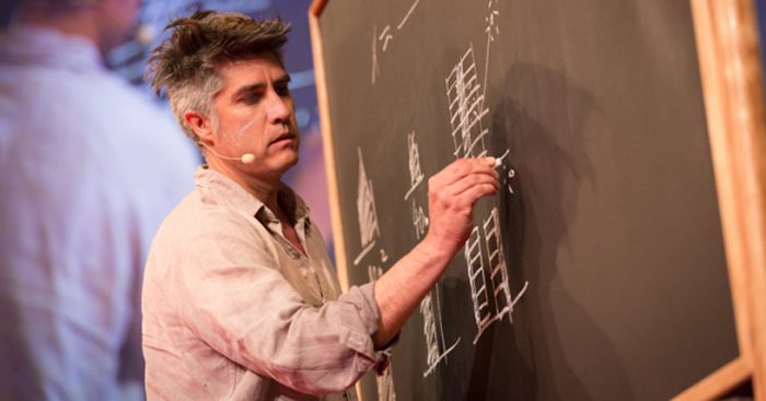 La mirada social de Alejandro Aravena, el primer chileno en dirigir la prestigiosa Bienal de Venecia 2016 de Arquitectura La mirada social de Alejandro Aravena, el primer chileno en dirigir la prestigiosa Bienal de Venecia 2016 de Arquitectura