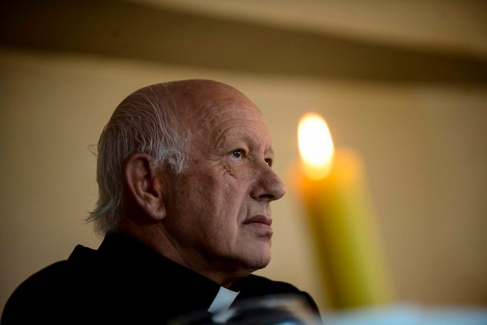 Fundación para la Confianza presentó querella contra Errázuriz y Ezzati por encubrimiento Fundación para la Confianza presentó querella contra Errázuriz y Ezzati por encubrimiento