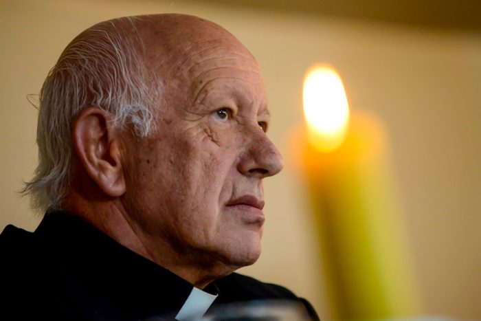 Se posterga el cara a cara del cardenal Ezzati con la justicia: declaración quedó suspendida “por ahora” Se posterga el cara a cara del cardenal Ezzati con la justicia: declaración quedó suspendida “por ahora”