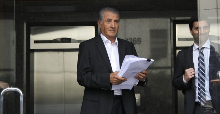 Julio Ponce no suelta el timón: esquema que armó con Itaú para vender Calichera lo dejará mantener posición de controlador de SQM Julio Ponce no suelta el timón: esquema que armó con Itaú para vender Calichera lo dejará mantener posición de controlador de SQM