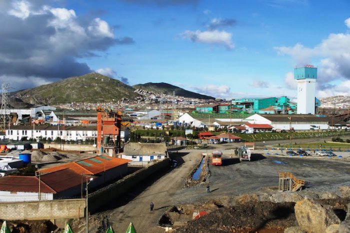 Recortes de Glencore beneficia a tenedores de bonos de Minera Volcan en Perú, donde fondos chilenos tienen inversiones