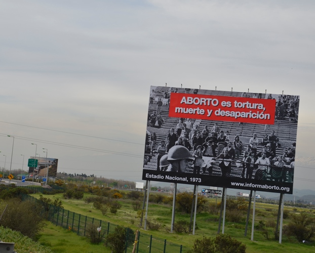 Fuerte trolleo en Twitter por gigantografías en Ruta 68 que compara el aborto con torturas del 73 Fuerte trolleo en Twitter por gigantografías en Ruta 68 que compara el aborto con torturas del 73