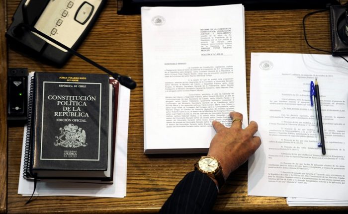 Encuesta Cadem: 62% de los chilenos prefiere el plebiscito como mecanismo para una nueva Constitución Encuesta Cadem: 62% de los chilenos prefiere el plebiscito como mecanismo para una nueva Constitución