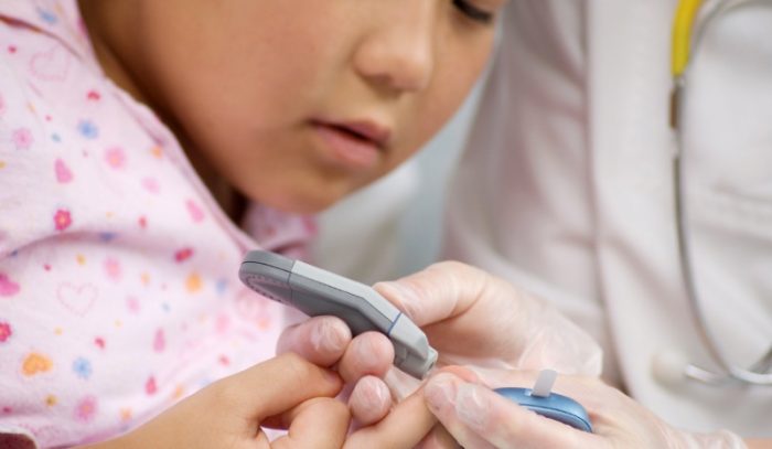 Pacientes con diabetes tipo 1 mejoran niveles de parámetros críticos gracias a la tecnología