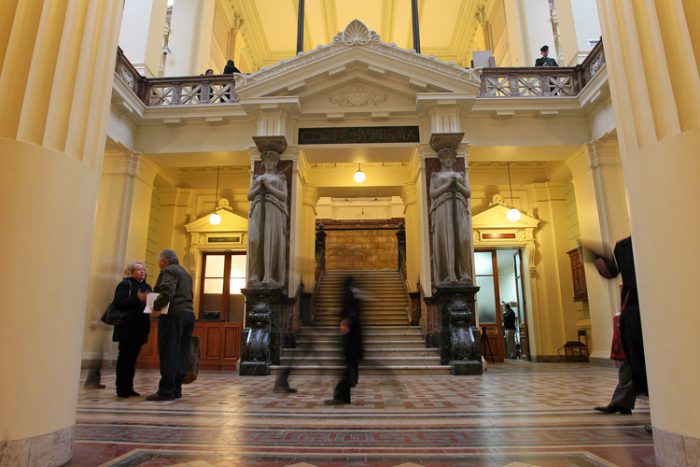 Corte autoriza transfusión de sangre a bebé: sus padres Testigos de Jehová se oponen al procedimiento Corte autoriza transfusión de sangre a bebé: sus padres Testigos de Jehová se oponen al procedimiento