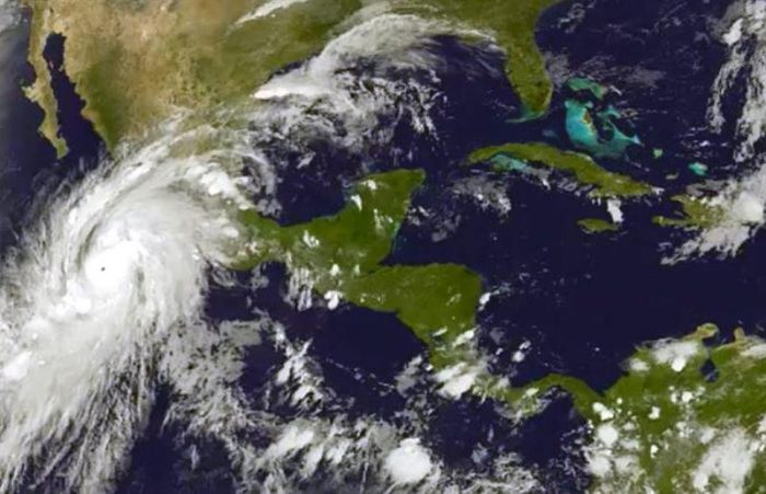 En vivo: La tensa calma en México ante la llegada del huracán Patricia