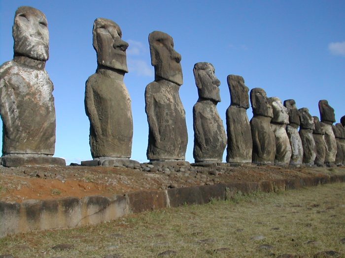 Isla de Pascua prepara protocolos de reapertura: contemplan límite de vuelos y turistas Isla de Pascua prepara protocolos de reapertura: contemplan límite de vuelos y turistas