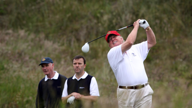 Donald Trump inicia juicio contra parque eólico porque está frente a su campo de golf en Escocia