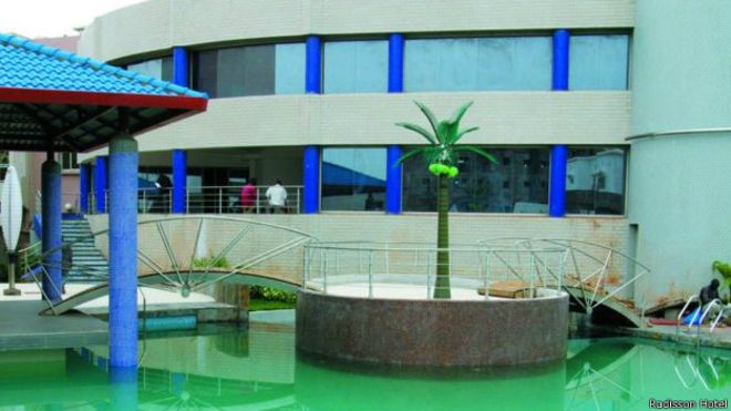 Hombres armados “toman 170 rehenes” en hotel en Mali Hombres armados