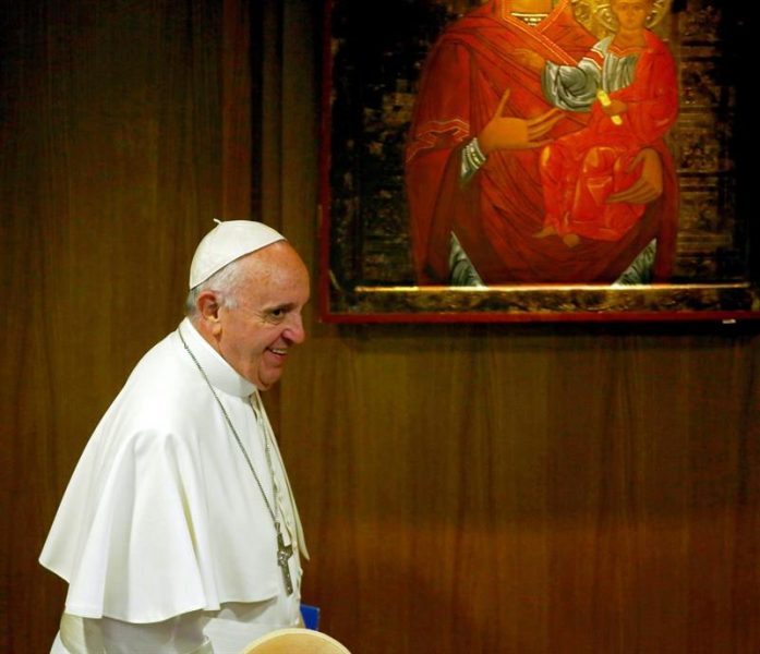 El Papa critica el apego al smartphone en ocasiones familiares: “No es una familia es una pensión” El Papa critica el apego al smartphone en ocasiones familiares: