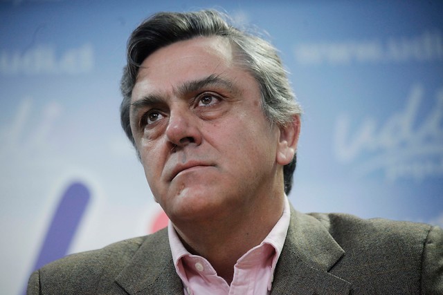 Relaciones peligrosas: la cercanía del ex asesor clave de Longueira con el ex gerente de Corpesca Relaciones peligrosas: la cercanía del ex asesor clave de Longueira con el ex gerente de Corpesca