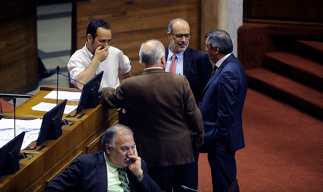 Cámara rechaza reajuste del 4,1% al sector público y continúa tensión con la ANEF Cámara rechaza reajuste del 4,1% al sector público y continúa tensión con la ANEF