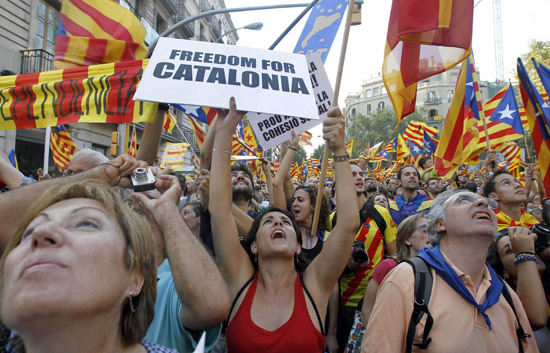 Crece tensión por independencia de Cataluña y Rajoy recurre al TC para anular resolución del Parlamento catalán Crece tensión por independencia de Cataluña y Rajoy recurre al TC para anular resolución del Parlamento catalán