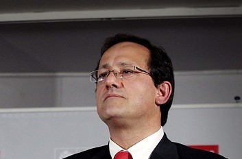 Harald Beyer pone las manos al fuego por Eliodoro Matte: “Me asiste la convicción que no sabía de estos hechos” Harald Beyer pone las manos al fuego por Eliodoro Matte: