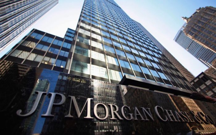 Reserva Federal busca vetar a ex altos ejecutivos de JPMorgan en China
