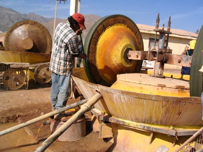 Caída del precio del cobre provoca la salida de más de un centenar de pequeños mineros del mercado Caída del precio del cobre provoca la salida de más de un centenar de pequeños mineros del mercado