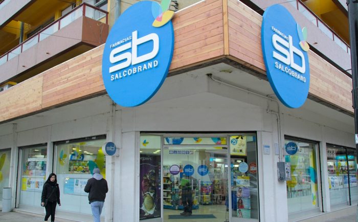 Salcobrand hace frente a proyecto de farmacias populares y critica que sólo el Estado pueda acceder a precios bajos de laboratorios Salcobrand hace frente a proyecto de farmacias populares y critica que sólo el Estado pueda acceder a precios bajos de laboratorios