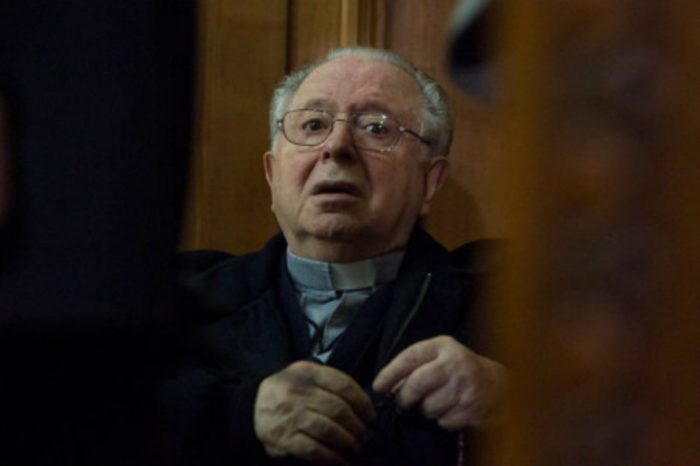 Arzobispado de Santiago abre investigación por denuncias en contra de cura favorito de Karadima Arzobispado de Santiago abre investigación por denuncias en contra de cura favorito de Karadima