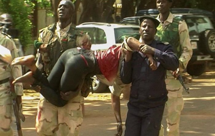 Concluye toma del hotel en Mali con 27 rehenes y 13 asaltantes muertos Concluye toma del hotel en Mali con 27 rehenes y 13 asaltantes muertos