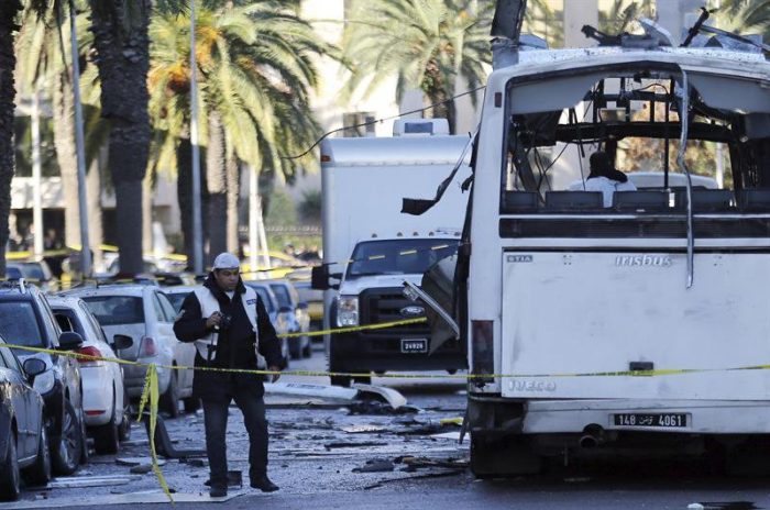 Célula vinculada al Estado Islámico se atribuye sangriento atentado en Túnez Célula vinculada al Estado Islámico se atribuye sangriento atentado en Túnez