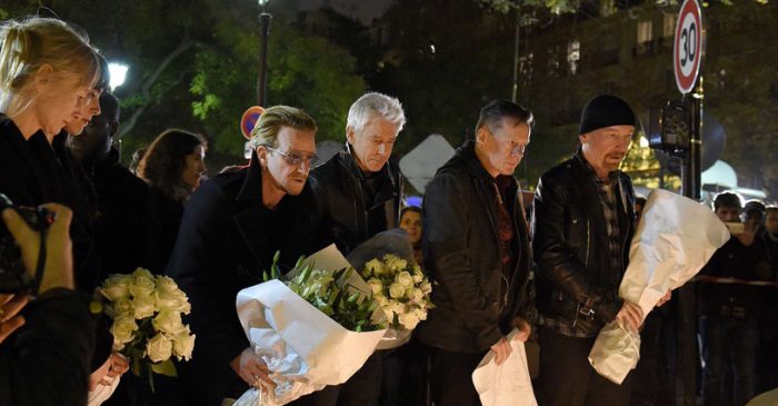 U2 pide una Europa misericordiosa con los refugiados tras el ataque en París U2 pide una Europa misericordiosa con los refugiados tras el ataque en París