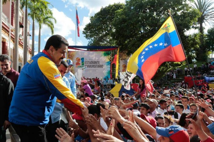 Oficialistas acusan a oposición venezolana de “enlodar” campaña electoral Oficialistas acusan a oposición venezolana de