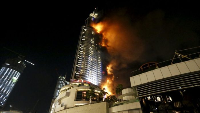 Gran incendio en rascacielos de Dubai antes de celebraciones fin de año Gran incendio en rascacielos de Dubai antes de celebraciones fin de año