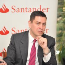 Santander reduce proyecciones de crecimiento para 2016 a 2% y advierte que si el cobre no se recupera la cifra bajaría a 1,6%