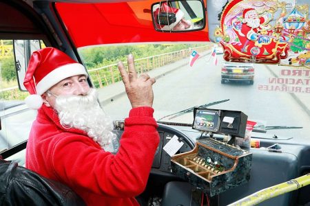 Prohíben a Viejito Pascuero manejar micro en Temuco - El Mostrador